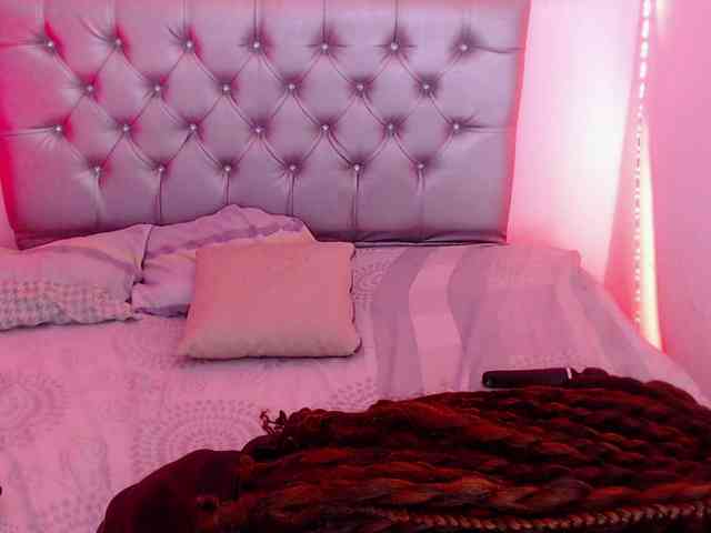 ebony-NeighborMoans webcam