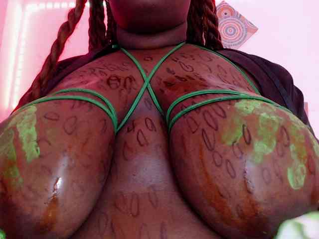 ebony-NeighborMoans webcam