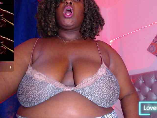 ebony-NeighborMoans webcam