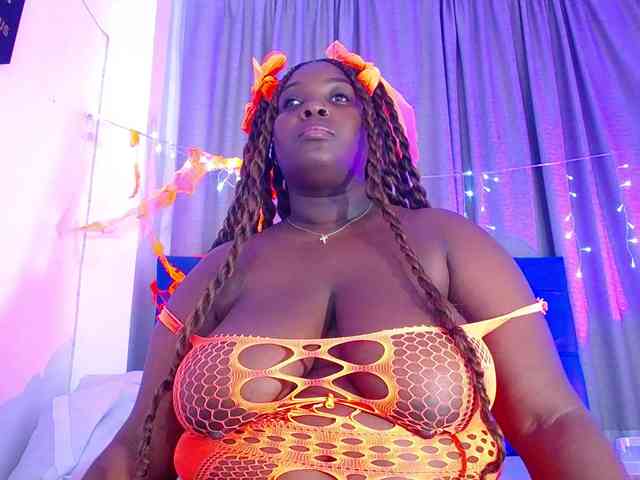 ebony-NeighborMoans webcam