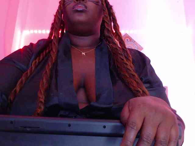 ebony-NeighborMoans webcam