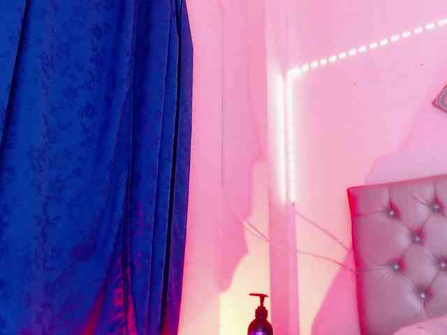 ebony-NeighborMoans webcam