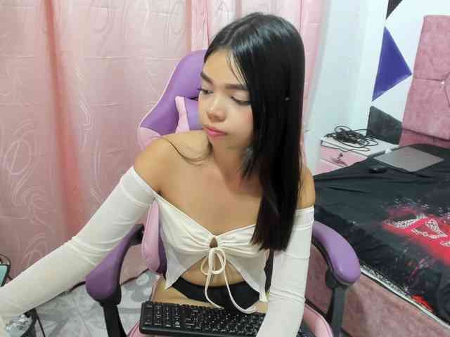 shy-luna18 webcam