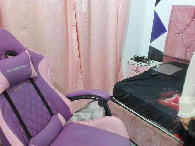 shy-luna18 webcam