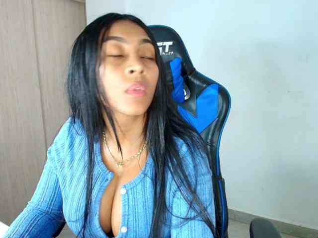 Sophiiaaxx webcam