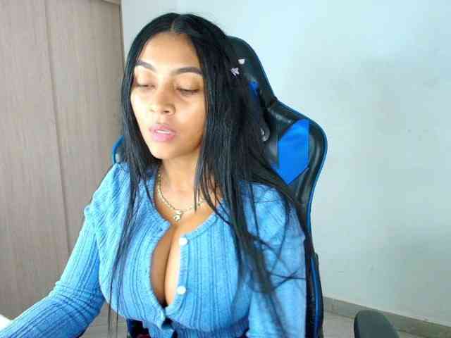 Sophiiaaxx webcam