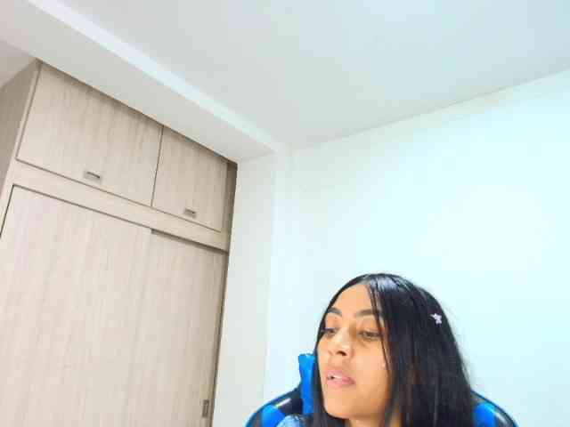 Sophiiaaxx webcam