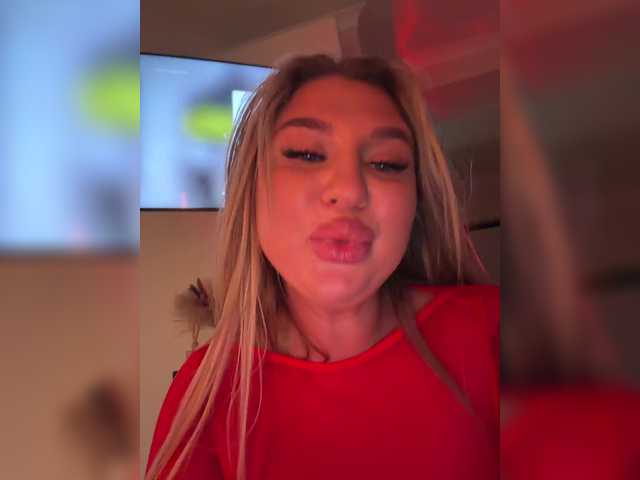 Entrez le videochat erotique avec le
modèle Stiflers_mom Stiflers_mom