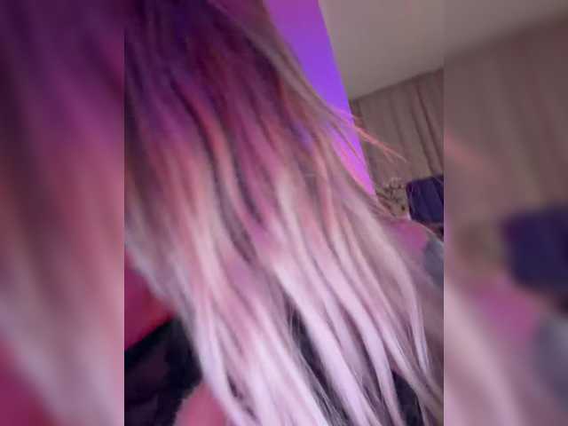 Entra en el chat con el modelo Stiflers_mom Stiflers_mom