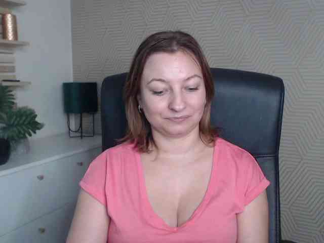 angelaLove13 webcam
