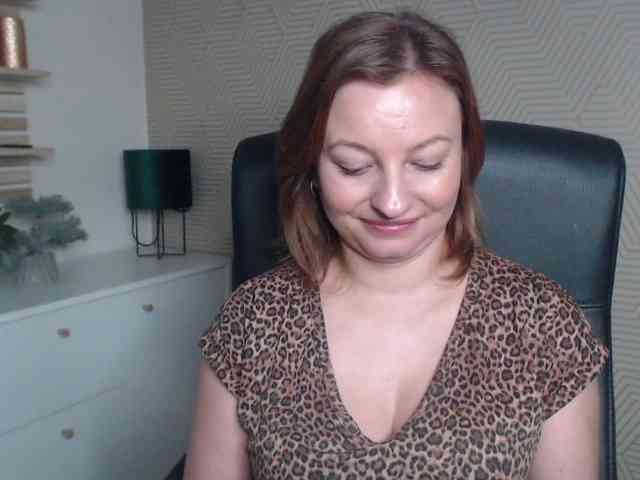 angelaLove13 webcam