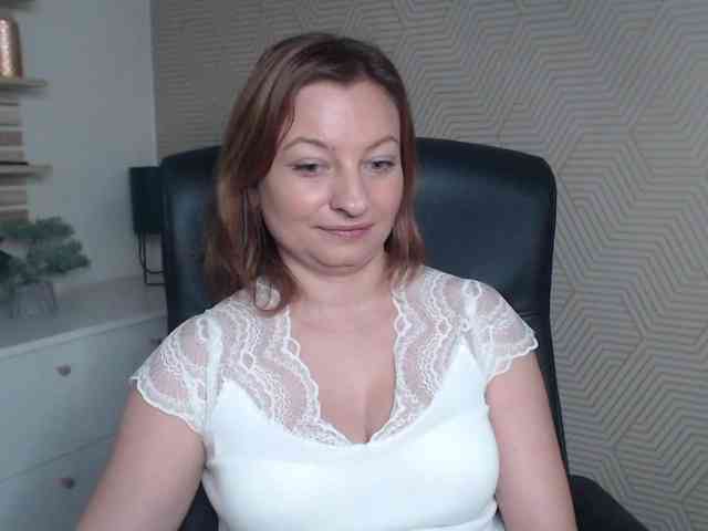angelaLove13 webcam