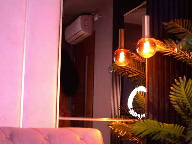 ArinaRhodes webcam