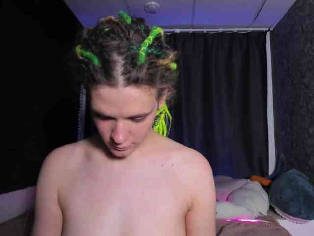 KIKIKrash webcam