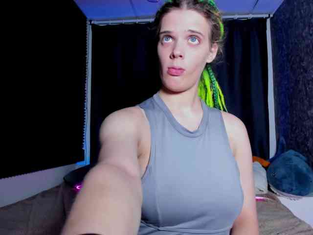 KIKIKrash webcam