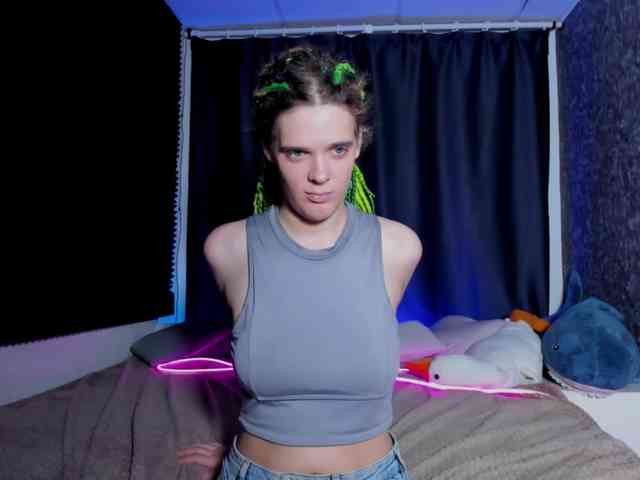 KIKIKrash webcam