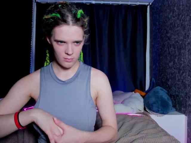 KIKIKrash webcam