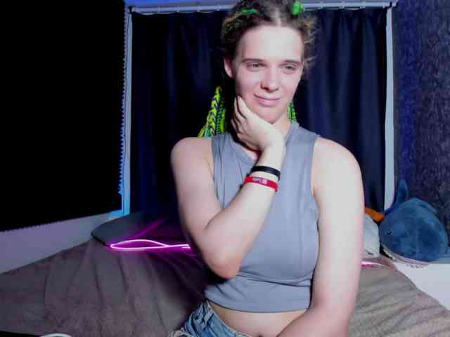 KIKIKrash webcam