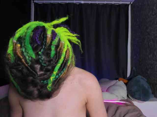 KIKIKrash webcam
