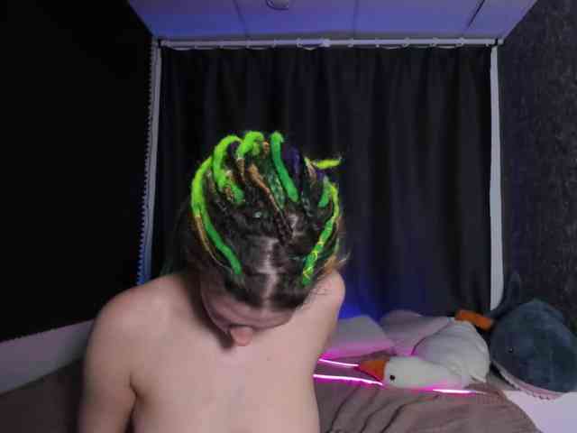 KIKIKrash webcam