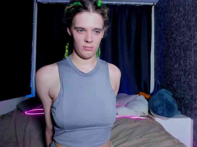 KIKIKrash webcam