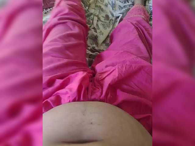 IqraQueena webcam