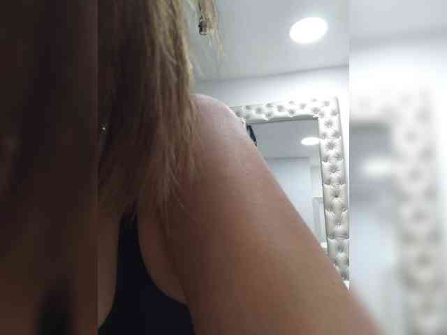 ElizHarper webcam