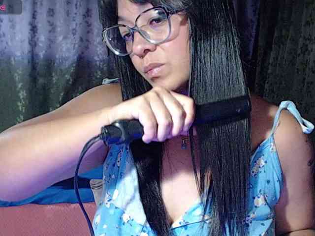 miia-1bigboobs webcam