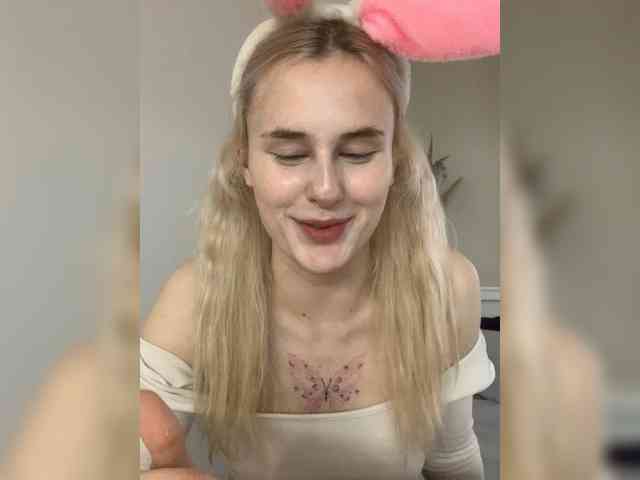 MilaElin webcam