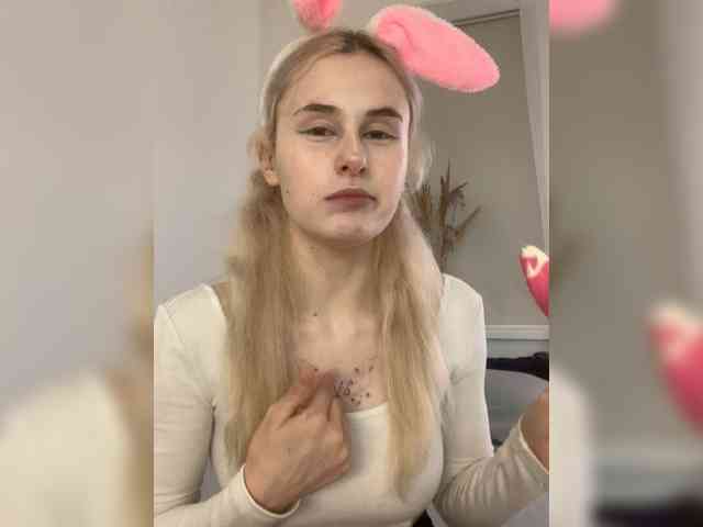 MilaElin webcam