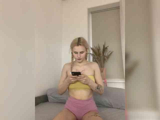 MilaElin webcam