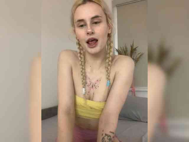 MilaElin webcam