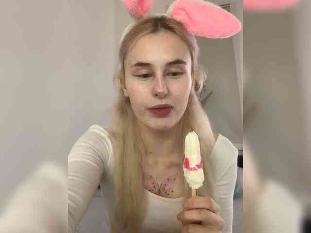 MilaElin webcam
