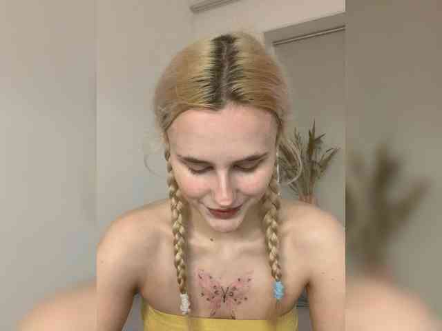 MilaElin webcam