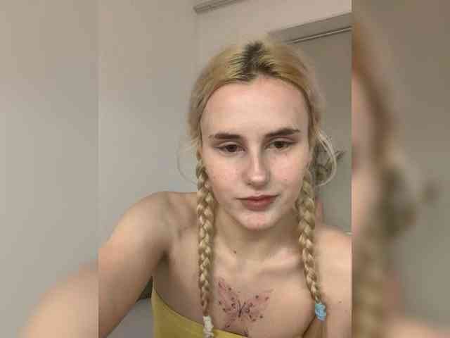 MilaElin webcam
