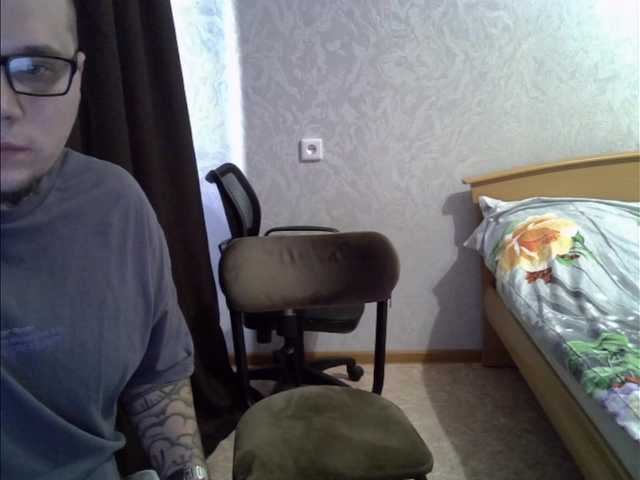 Entra en el chat con el modelo AlisaSet AlisaSet