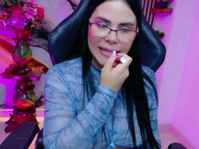 lararoberts1 webcam