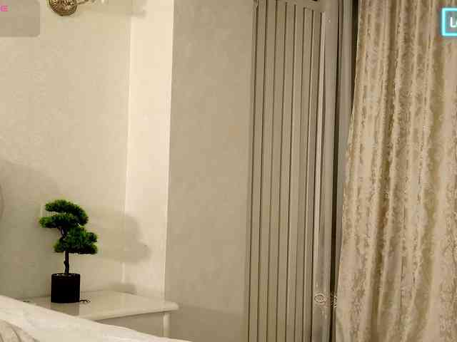 BlondieAnnia webcam