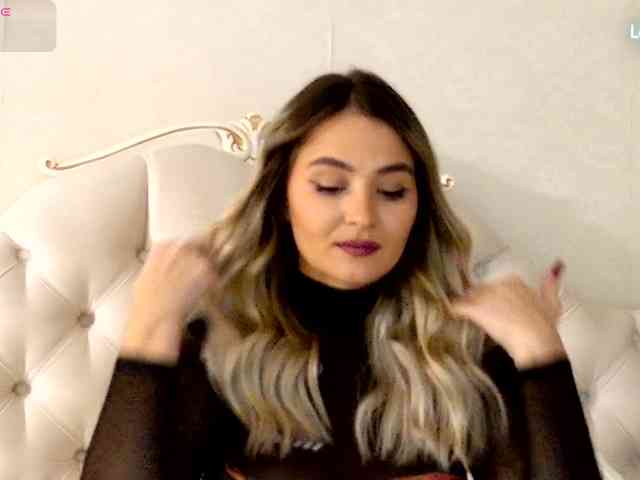 BlondieAnnia webcam