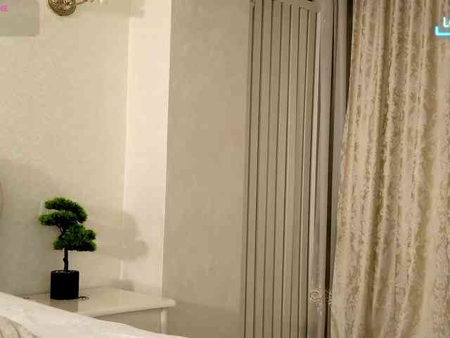 BlondieAnnia webcam