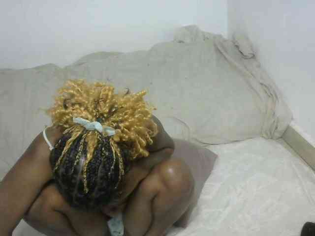 Blacksexy18 webcam