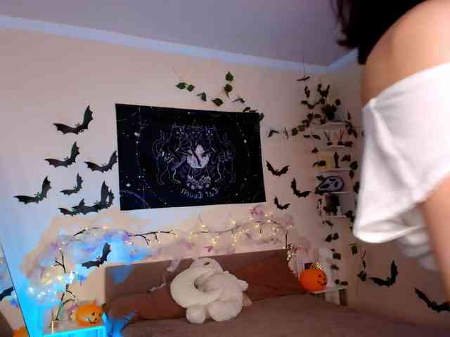LunaraAdams webcam
