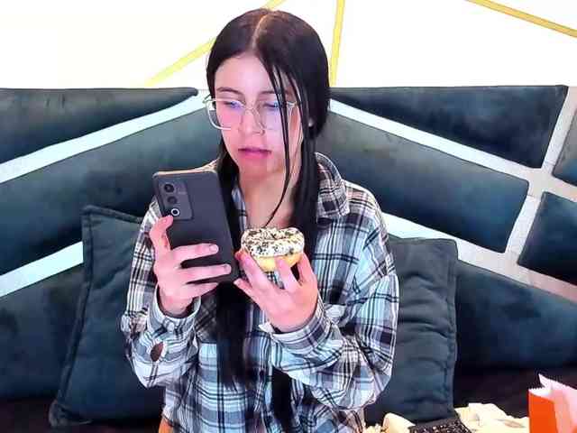 maddy-jacksonw webcam