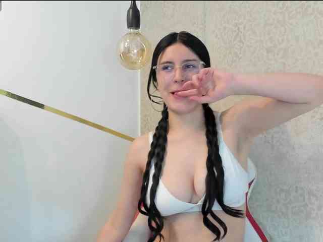 maddy-jacksonw webcam