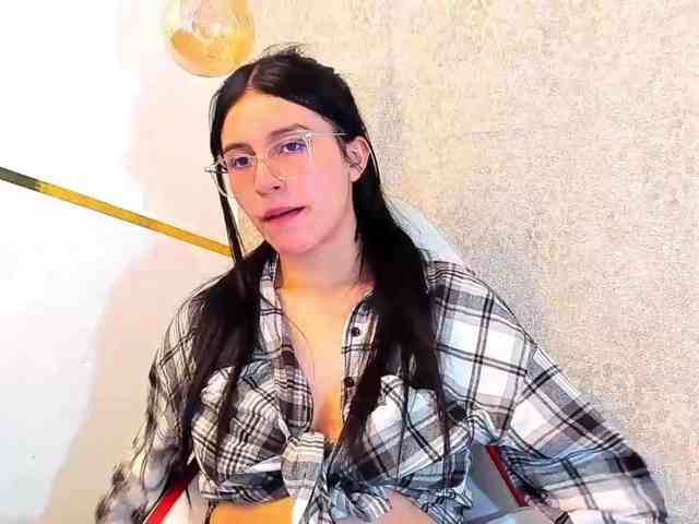 maddy-jacksonw webcam