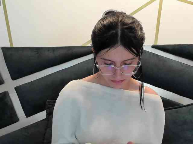 maddy-jacksonw webcam