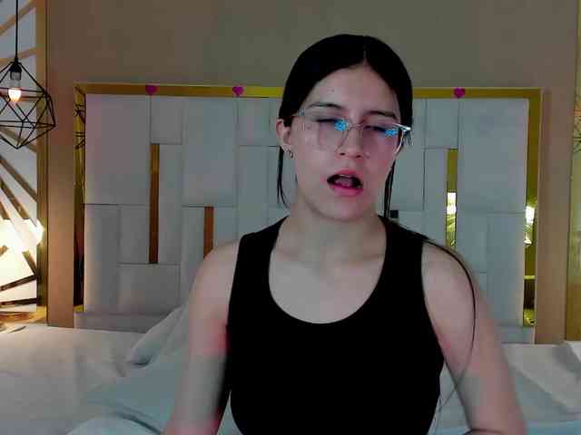 maddy-jacksonw webcam