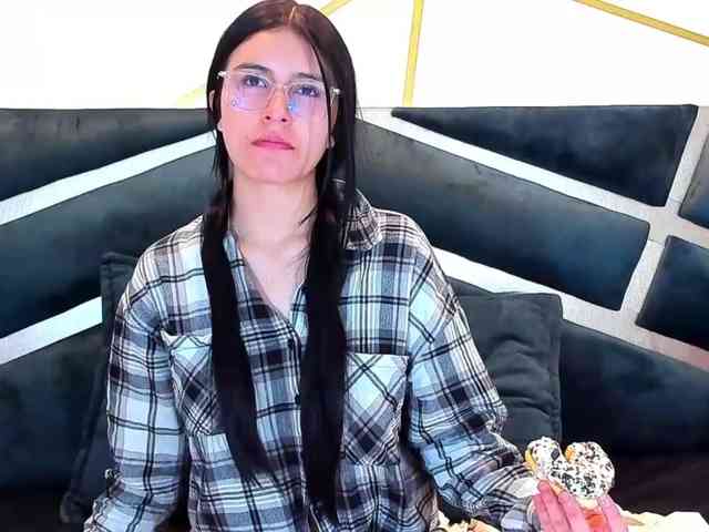 maddy-jacksonw webcam