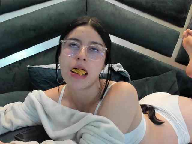 maddy-jacksonw webcam