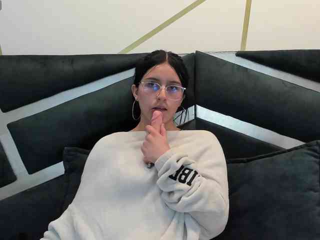 maddy-jacksonw webcam